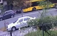 Появилось видео, как байкер начал стрелять в водителя автобуса в Киеве