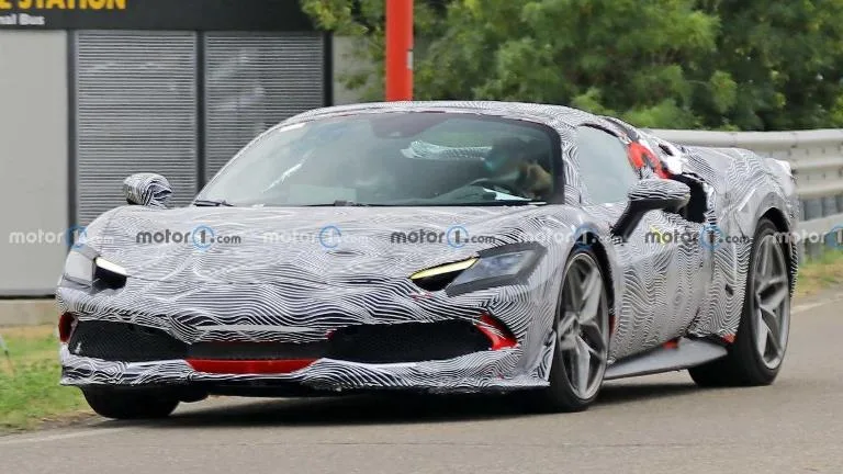 Кабріолет Ferrari 296 GTS помічений під час тестів