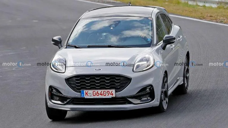 Ford тестує гібридну версію кросовера Puma ST