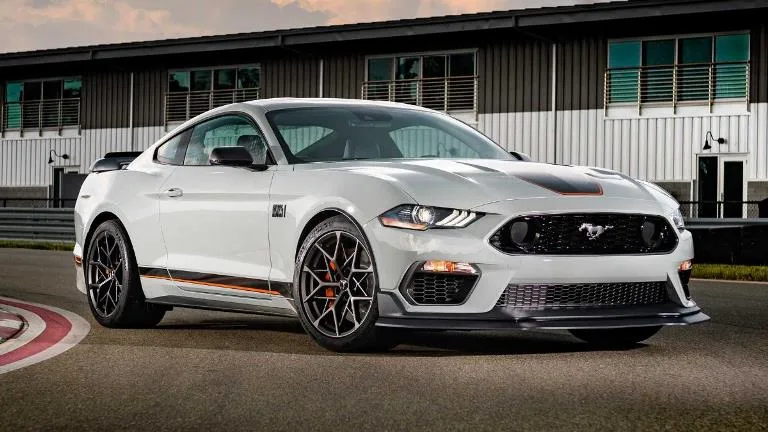 Ford Mustang 2022 року з двигуном V8 стане менш потужним