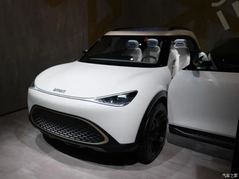 Новий кросовер Smart від Geely і Mercedes сфотографували на автовозі