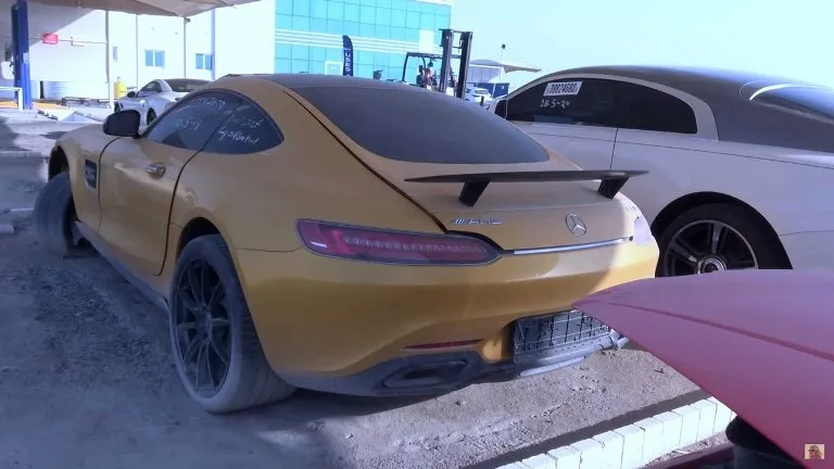 У Китаї знайшли кладовище спортивних автомобілів
