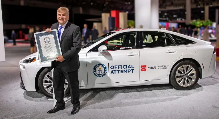 Toyota Mirai встановила рекорд Гіннеса по тривалості поїздки без дозаправлення