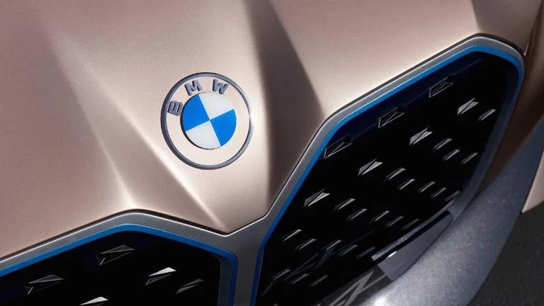 Новий електрокар BMW i4 eDrive вже з’явився у дилерів