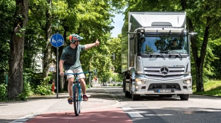 Mercedes-Benz виводить на ринок новий тягач Eactros