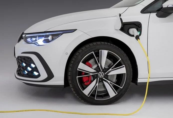 Volkswagen дебютує у 2023 році з покращеною гібридною технологією eHybrid