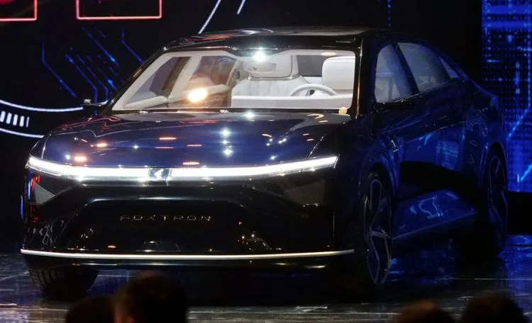 Foxconn представила електричний седан Model E, кросовер Model С і автобус Model T