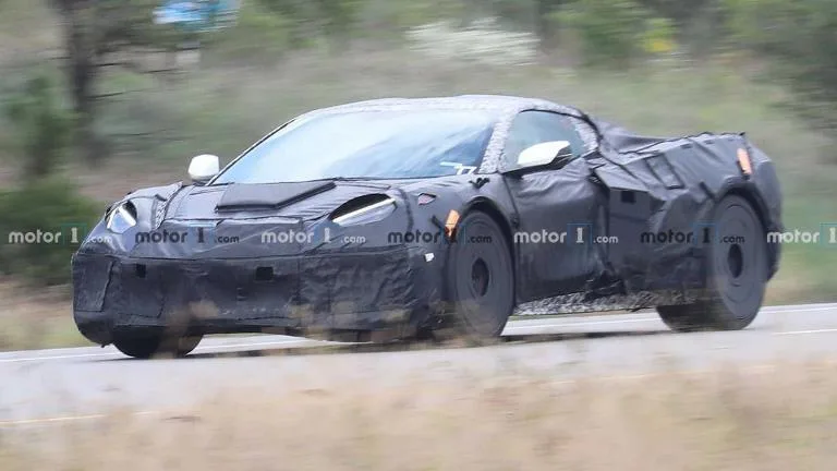 Гібридний Chevy Corvette E-Ray помічений на тестах