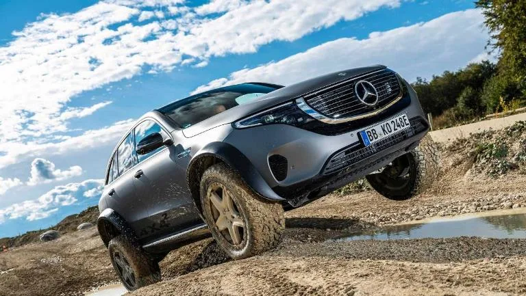 На тестах помічена позашляхова версія електричного Mercedes EQC
