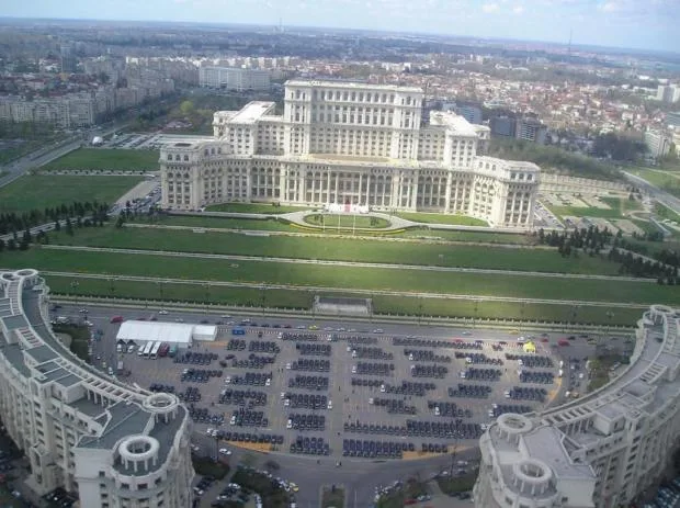 самое тяжелое в мире здание