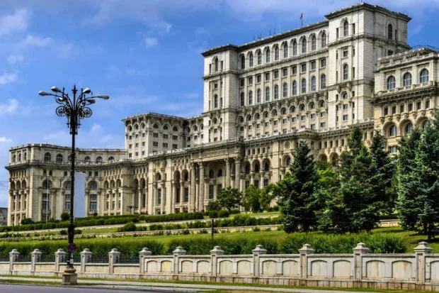 самое тяжелое в мире здание