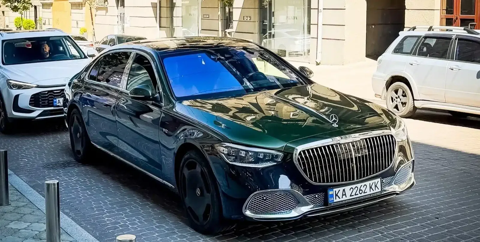 У Києві помітили рідкісний Mercedes-Maybach S680 V12 за понад 20 мільйонів гривень