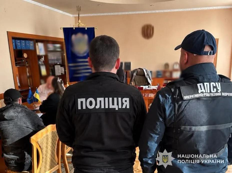 Доцентку ЛНУ імені Франка та її спільницю з ветуніверситету затримали за продаж сесій військовозобов’язаним