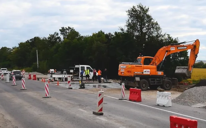Ремонт мосту в Опришенах: завершили влаштовувати перехідні плити