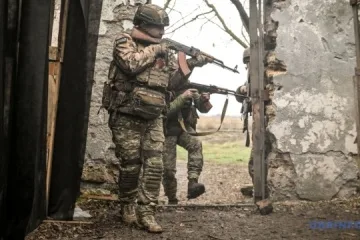 На фронті за добу - 221 боєзіткнення, найгарячішими залишаються два напрямки