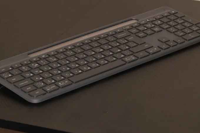 Logitech Signature Slim Solar+ K980 – бездротова клавіатура на сонячному акумуляторі Logitech Signature Slim Solar+ K980 – бездротова клавіатура на сонячному акумуляторі