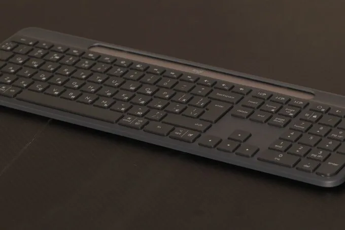 Logitech Signature Slim Solar+ K980 – бездротова клавіатура на сонячному акумуляторі Logitech Signature Slim Solar+ K980 – бездротова клавіатура на сонячному акумуляторі