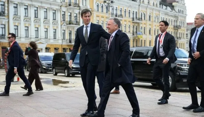 Атака на "Бориспіль": дрон залишив вирву біля злітної смуги перед візитом делегації США — Atlantic
