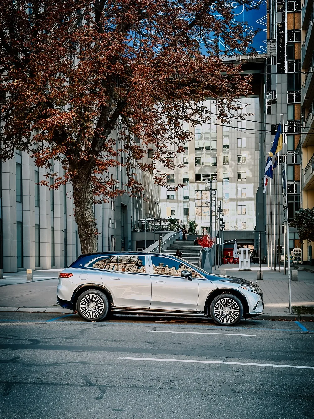 В Киеве "засветился" ультралюксовый электрический кроссовер Maybach (фото)