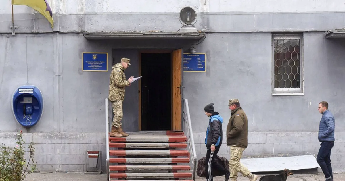 На Львівщині від вибуху біля будівлі ТЦК постраждав військовий. СБУ розслідує теракт (оновлено)