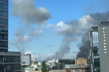 Вибухи і дим за вікном: Матернова показала, як працює в Києві Делегація ЄС