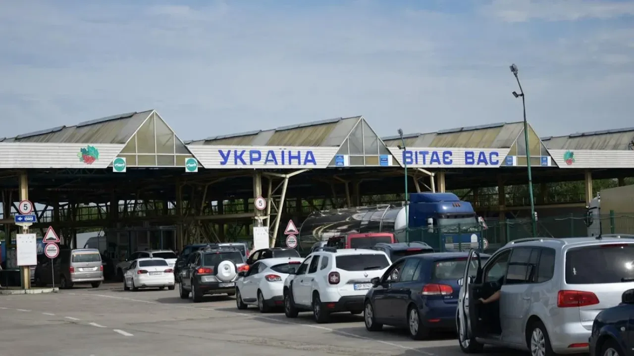 Україна може перенести пункти пропуску на територію сусідніх країн через обстріли