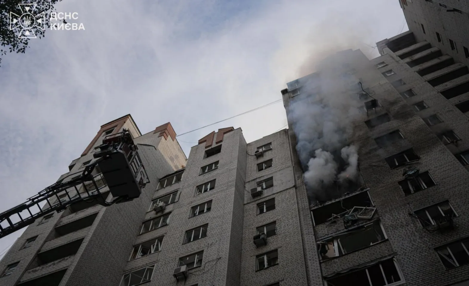 Росія продовжує обстрілювати Київ: п’ятеро загиблих, серед них 14-річний хлопець