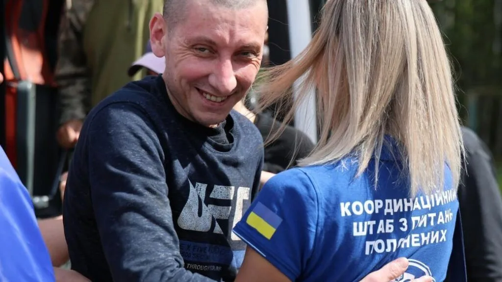 У селі на Черкащині зустріли захисника, якого звільнили з російського полону