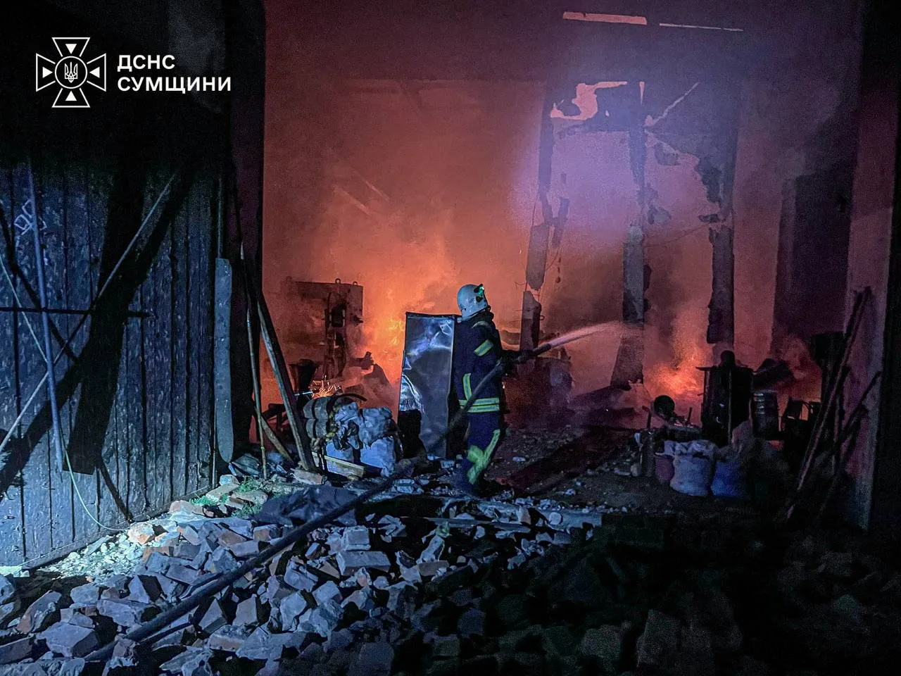Вночі ворог атакував цивільну інфраструктуру на Лебединщині 5 реактивними "шахедами"