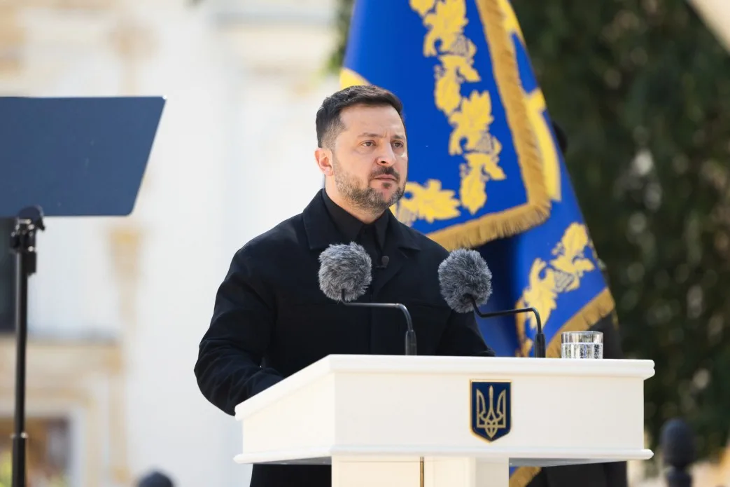 Президент Володимир Зеленський виступає з трибуни