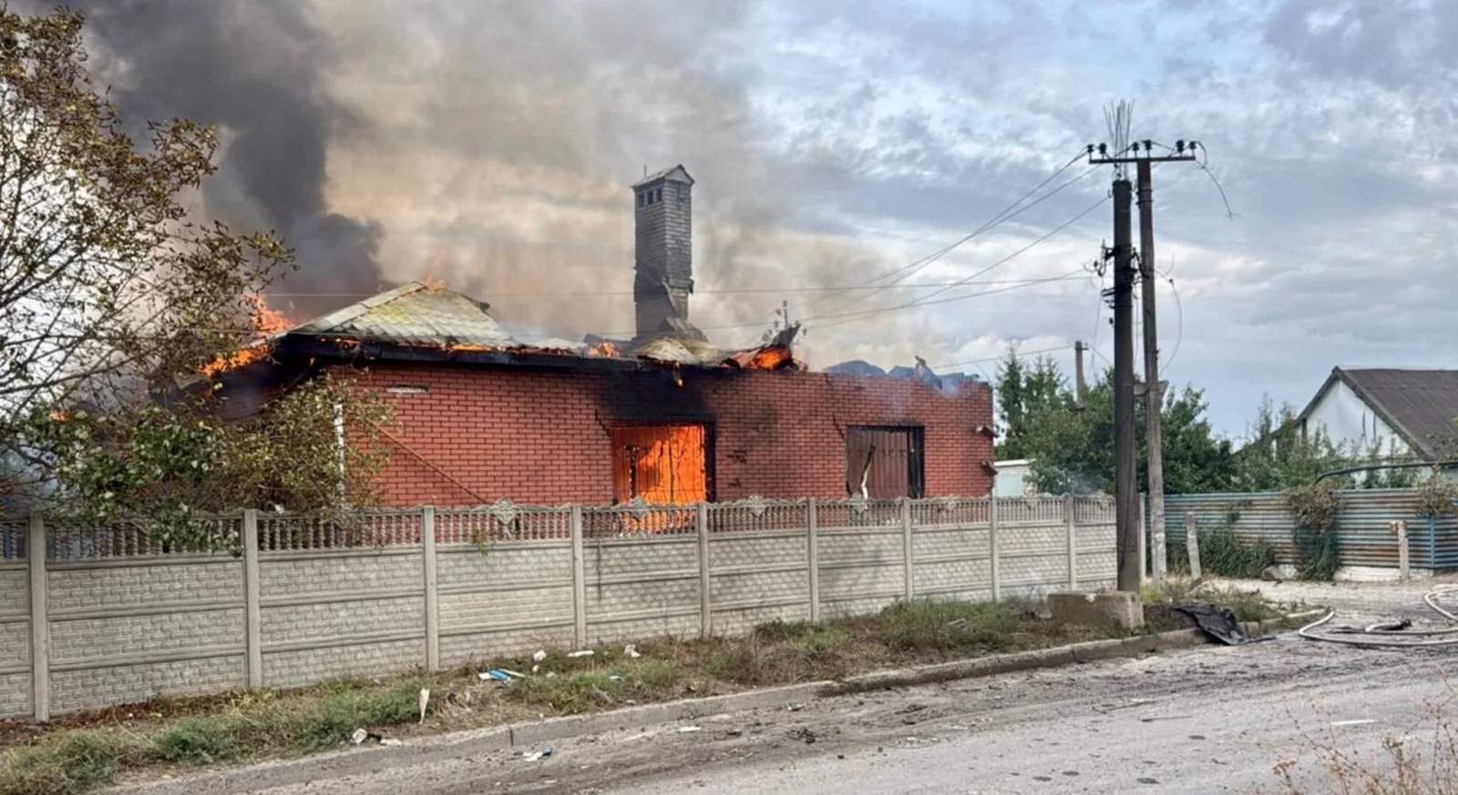 Вибухи в Запоріжжі 27 вересня: є загиблий після влучання дрона в приватний сектор Атака на Запоріжжя 27 вересня 2027