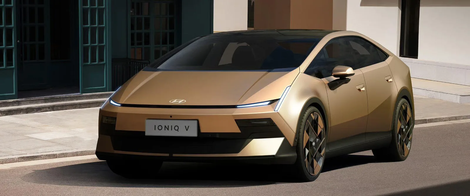 Дешевле $15 000: Hyundai запустил продажи электромобиля Ioniq V в Китае