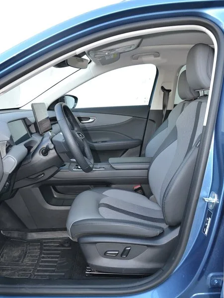 Передние сиденья MG S5