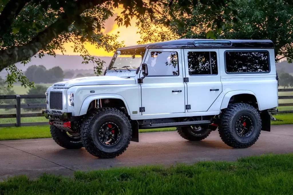 Ательє Helderburg перетворило класичний Defender на витвір мистецтва