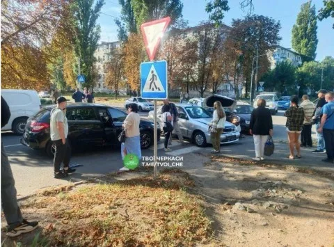 У Черкасах мешканці мікрорайону пропонують встановити світлофор на одному із перехрестів