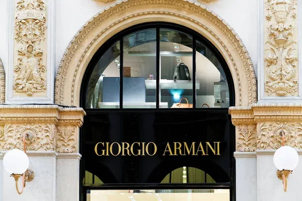 Продаж частки Armani: модний дім розглядає кількох інвесторів замість одного