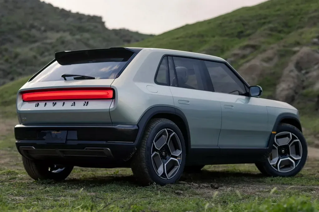 Дешевше за флагмани та анонс моделі R4: Rivian готує свій наймасовіший електромобіль