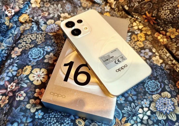 Смартфон Oppo Reno 16 Pro