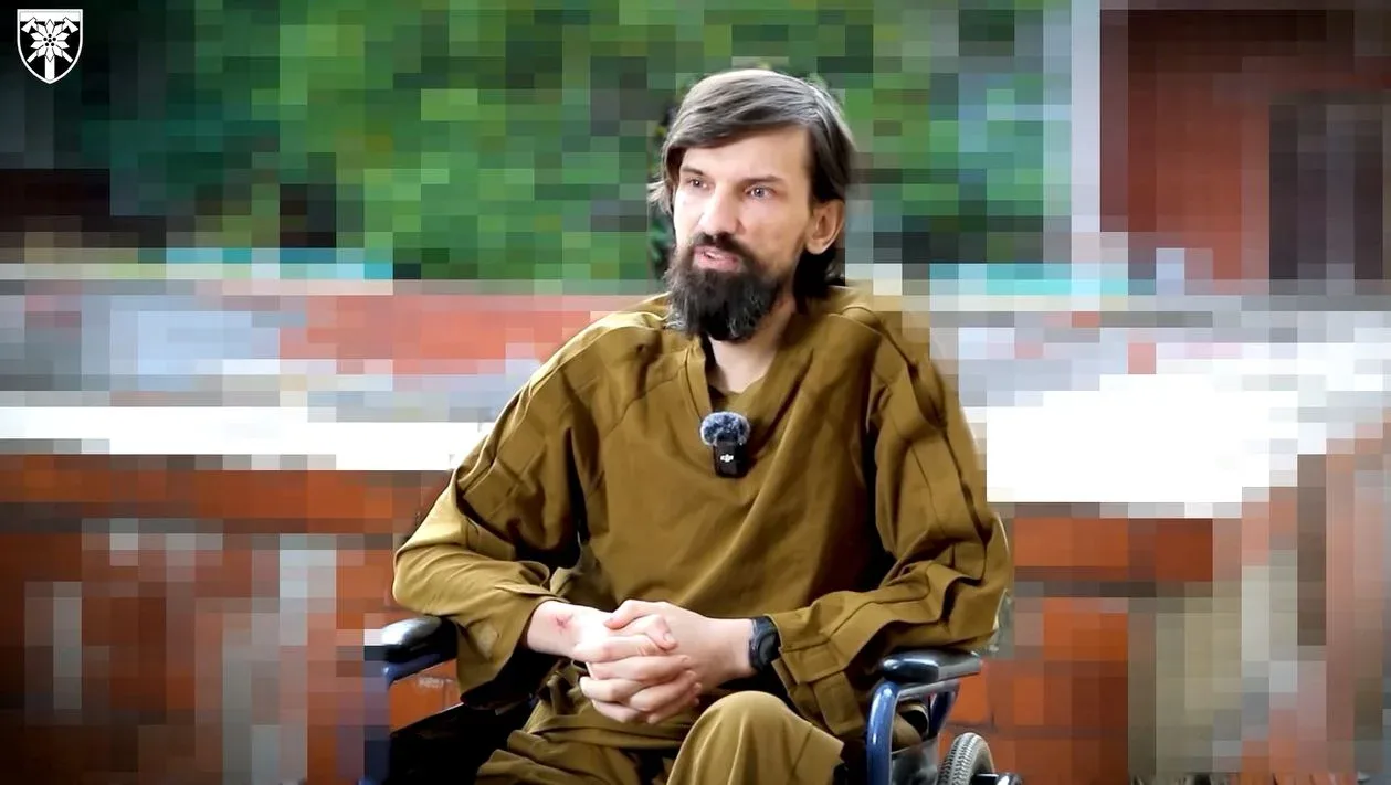 Поранений український воїн у кріслі колісному