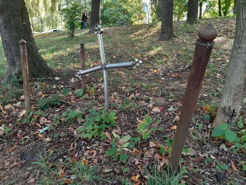 Заборонено / дозволено / штраф: про поховання домашніх тварин у парках Чернівців