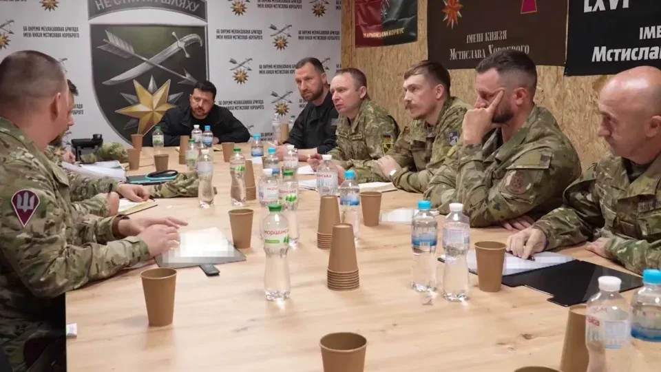 Командири підготують пропозиції щодо оплати служби воїнів на передовій — Володимир Зеленський 