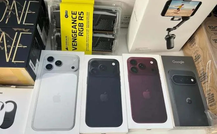 Перші iPhone 18 на кордоні на Буковині: жінка намагалася незаконно завезти коробки з технікою