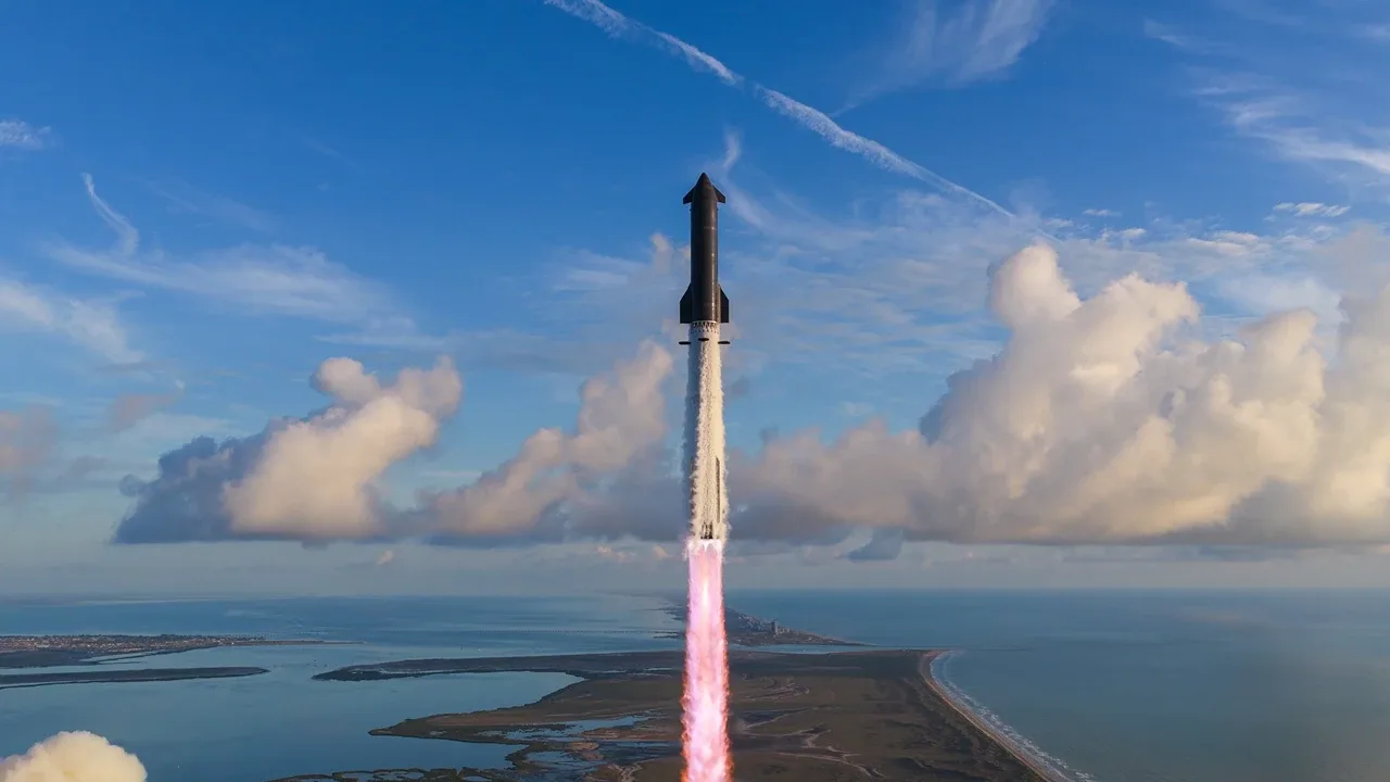 Starship компанії SpaceX уперше вийшла на орбіту. Ракета вивела супутники Starlink, попри відмову двигуна