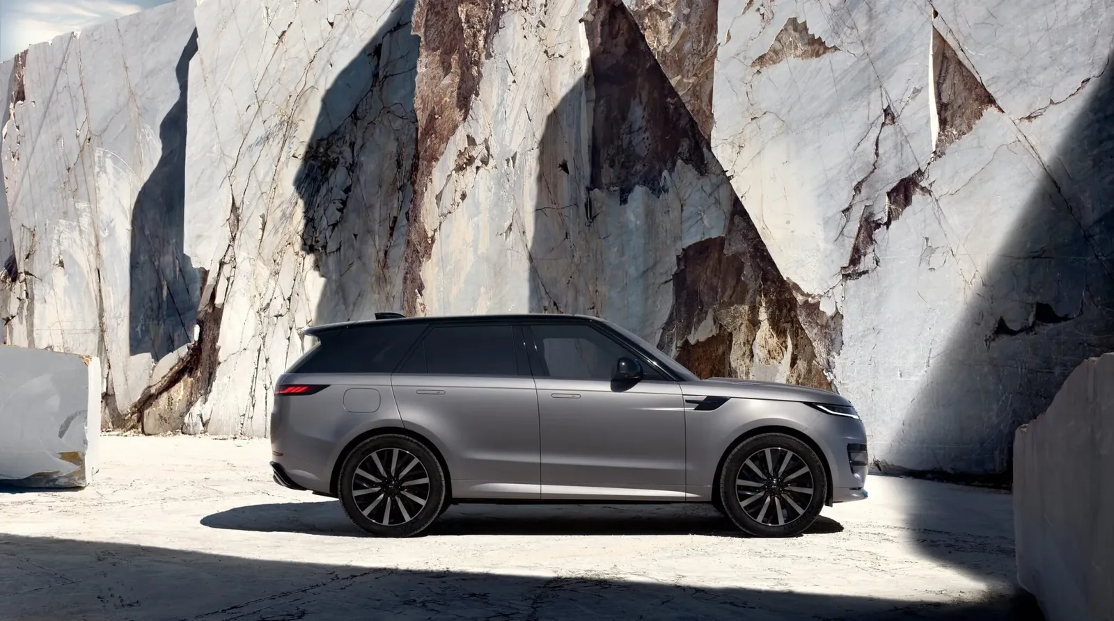 Новый Range Rover Sport Electric удивил своими характеристиками: новинка разгоняется как V8 (фото)