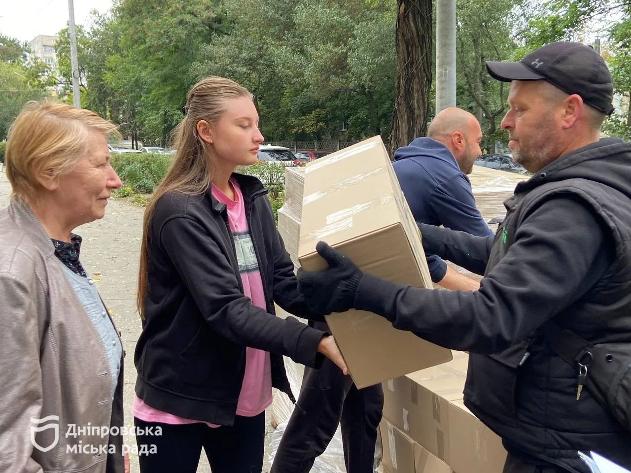 У Дніпрі вимушені переселенці продовжують щомісяця отримувати безкоштовні набори продуктів харчування - 24.09.2026