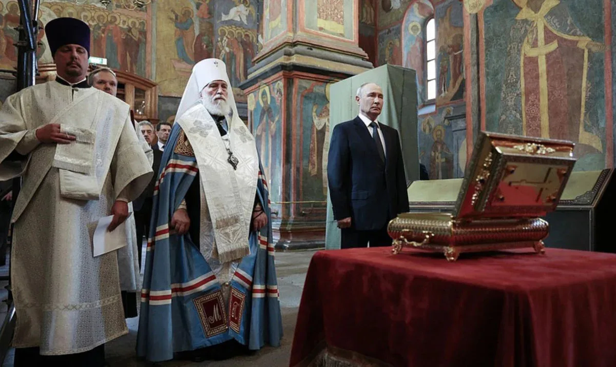 Російська армія, тікаючи біля Лимана, загубила частину останків князя Дмітрія Донского, на які молився Путін - ЗМІ