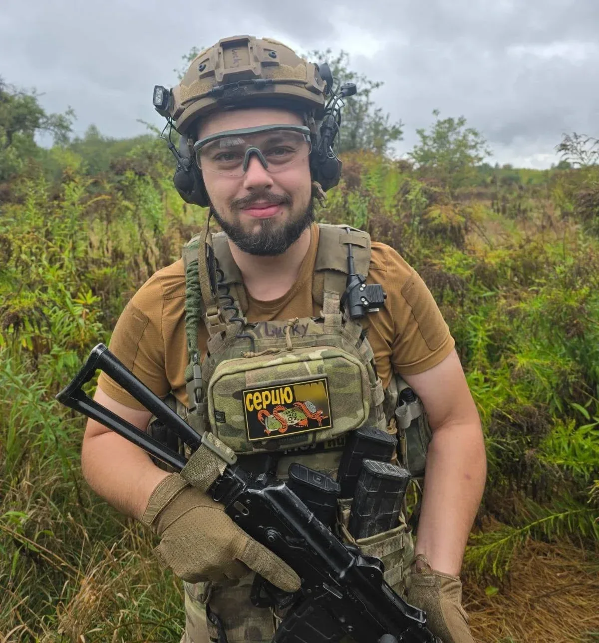 Один вибухнув над люком, другий пробив борт: як «Лакі» відвів два FPV від піхоти на свій M113