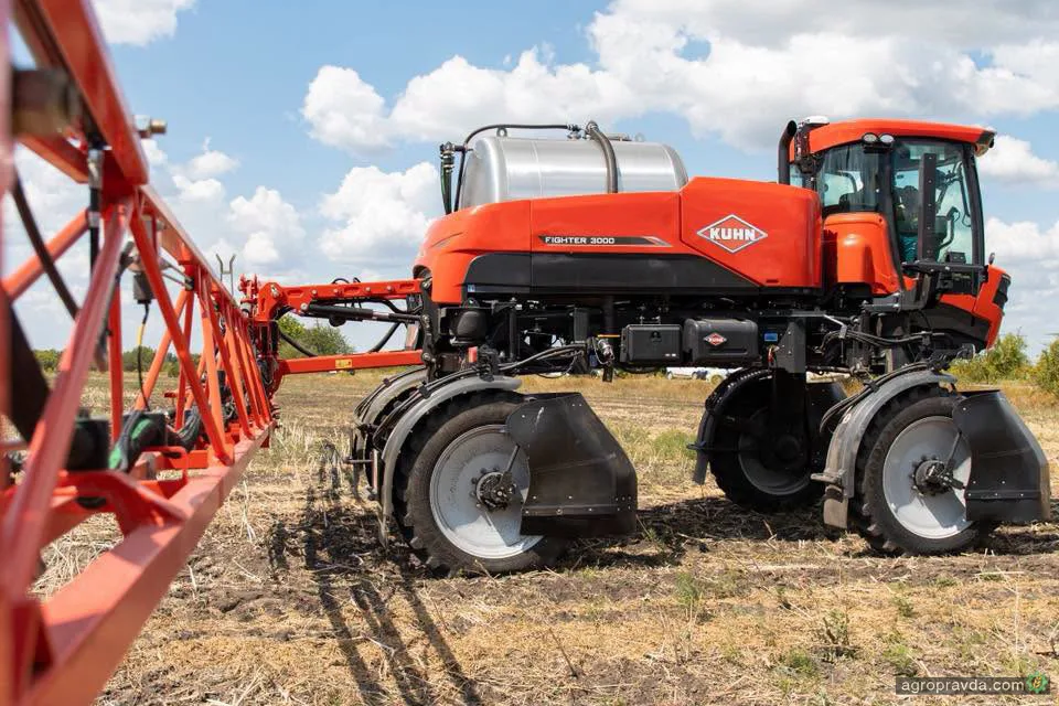 KUHN FIGHTER 3000: продуктивність і точність захисту рослин