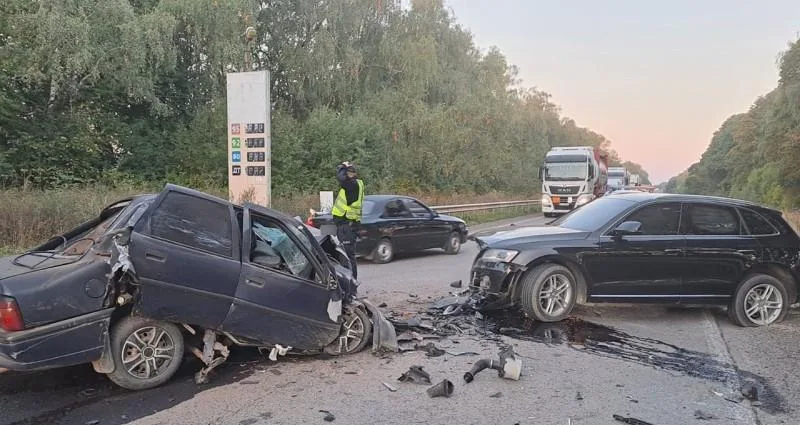 На Тернопільщині зіткнулися два автомобілі: одна людина травмована