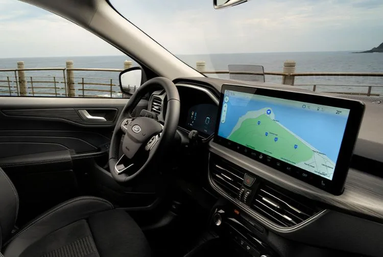 Які технології Ford Kuga спрощують щоденне керування?